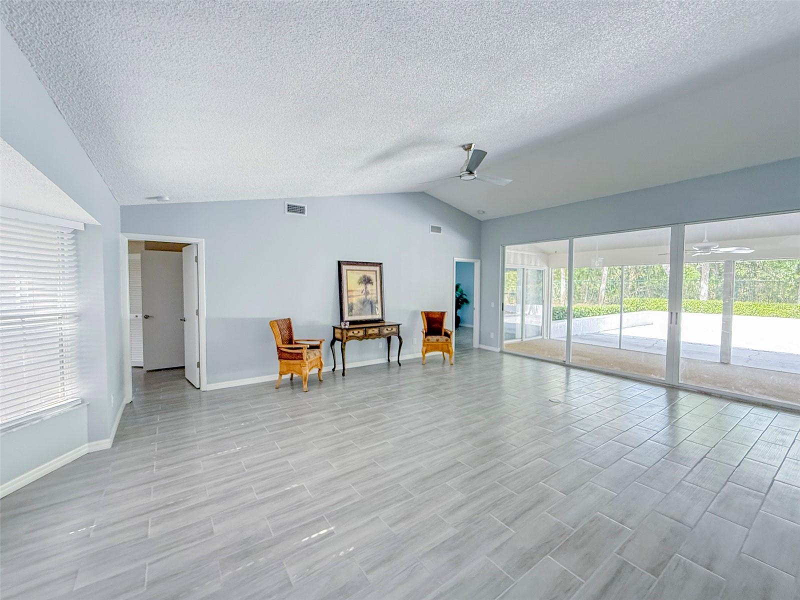 5708 Garden Lakes Fern Property Photo 10