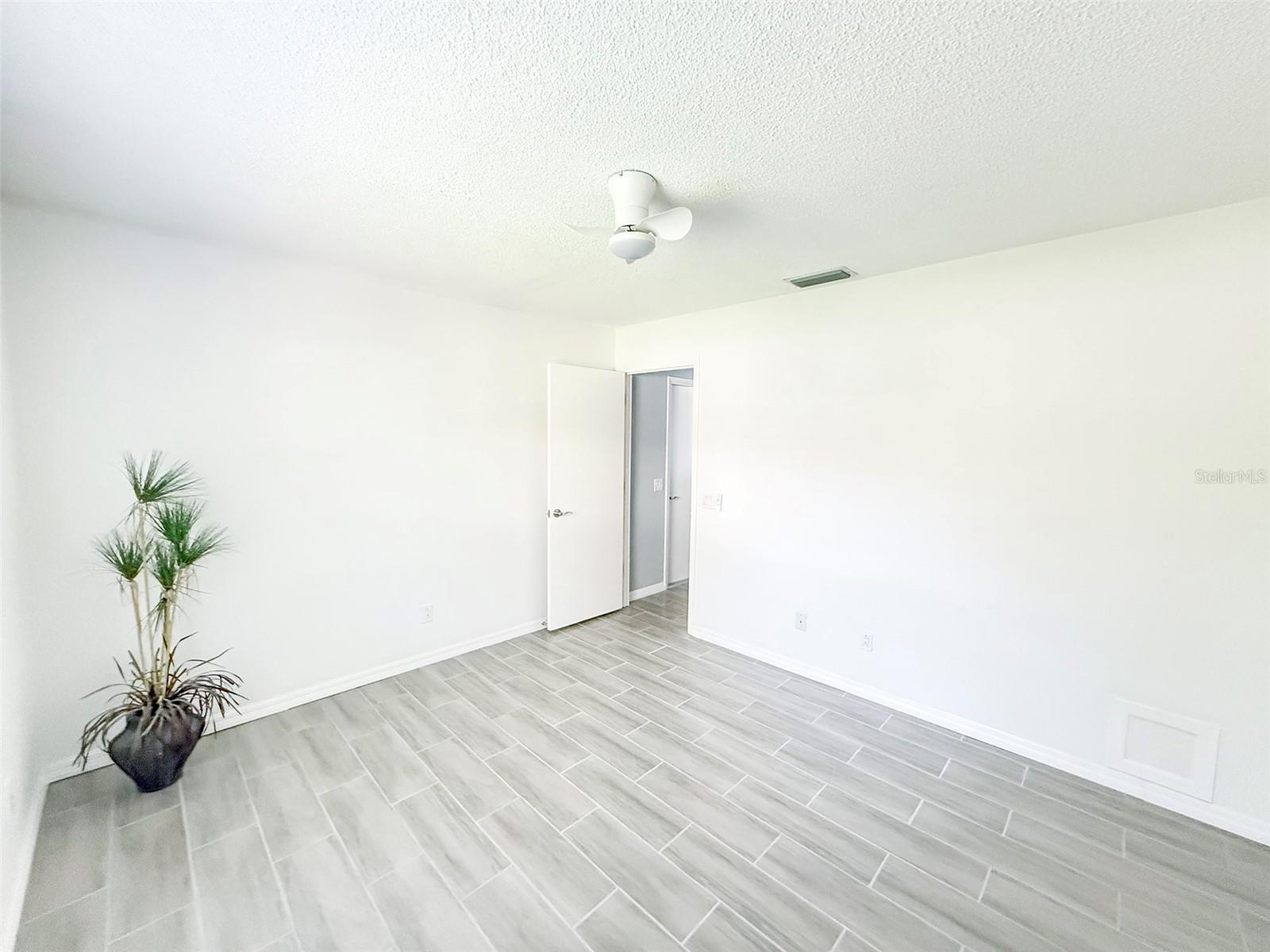 5708 Garden Lakes Fern Property Photo 23