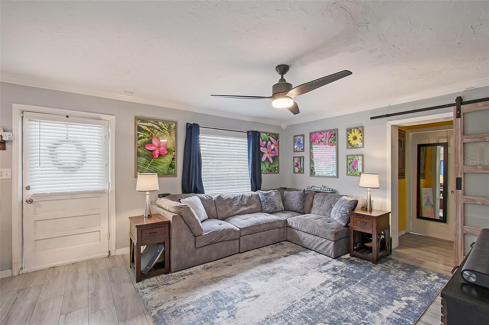 2130 Temple St Property Photo 5