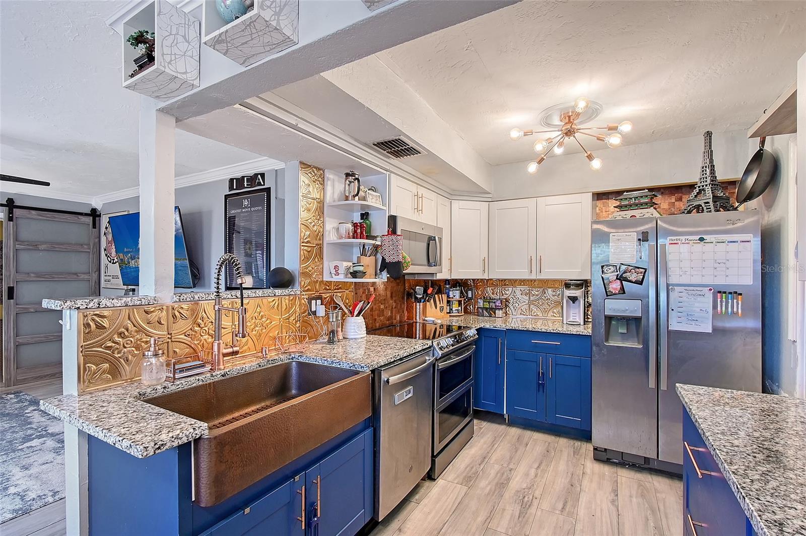 2130 Temple St Property Photo 7