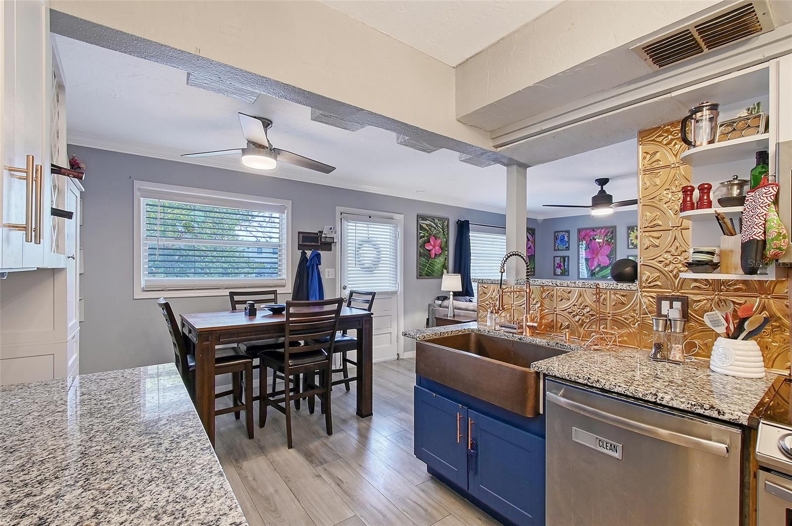 2130 Temple St Property Photo 9