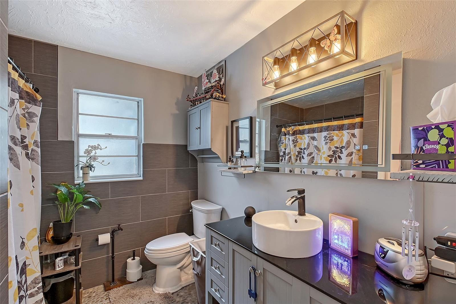 2130 Temple St Property Photo 14