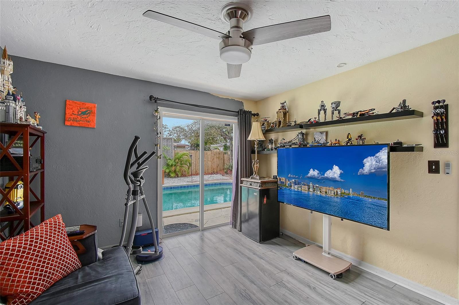 2130 Temple St Property Photo 16