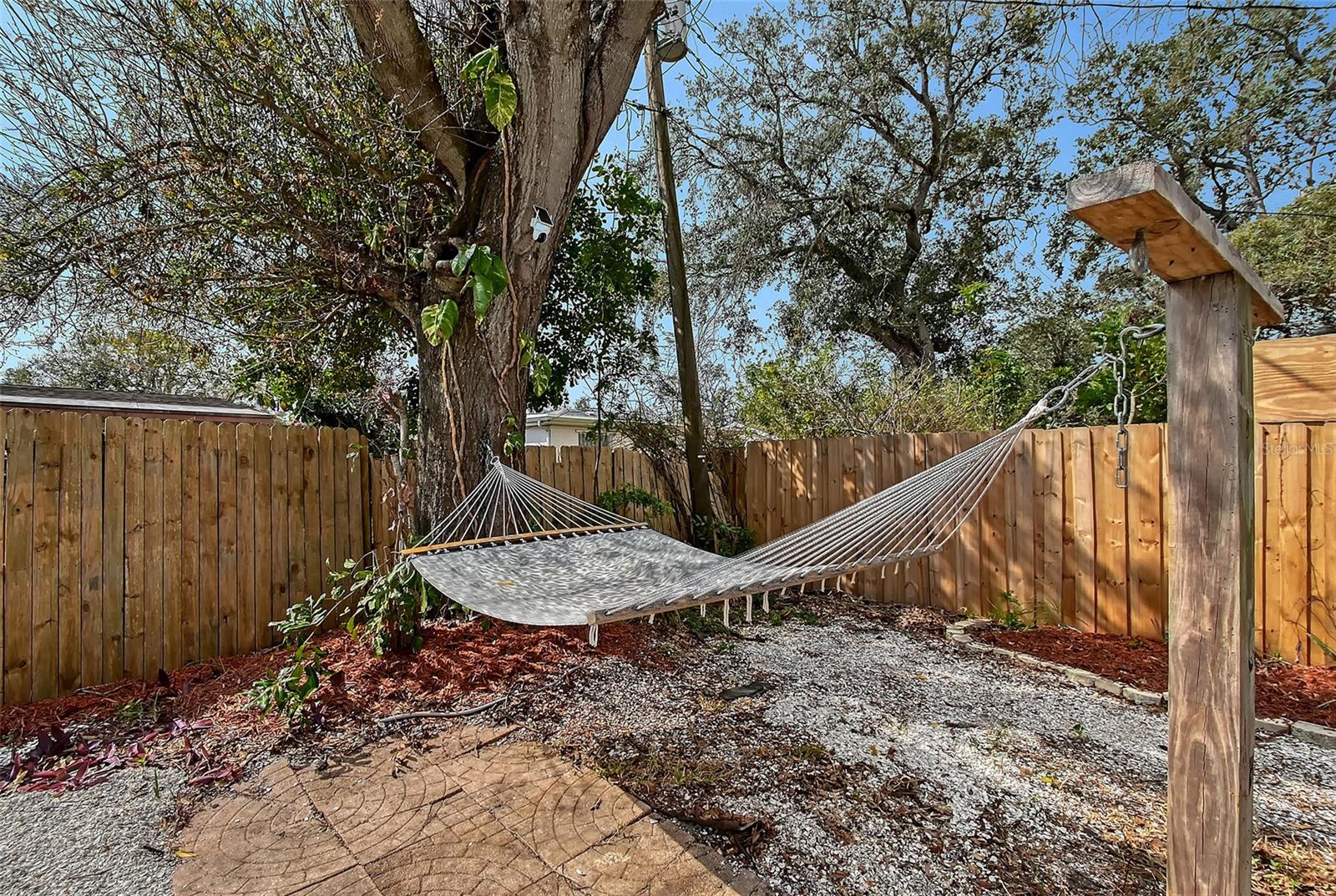 2130 Temple St Property Photo 19