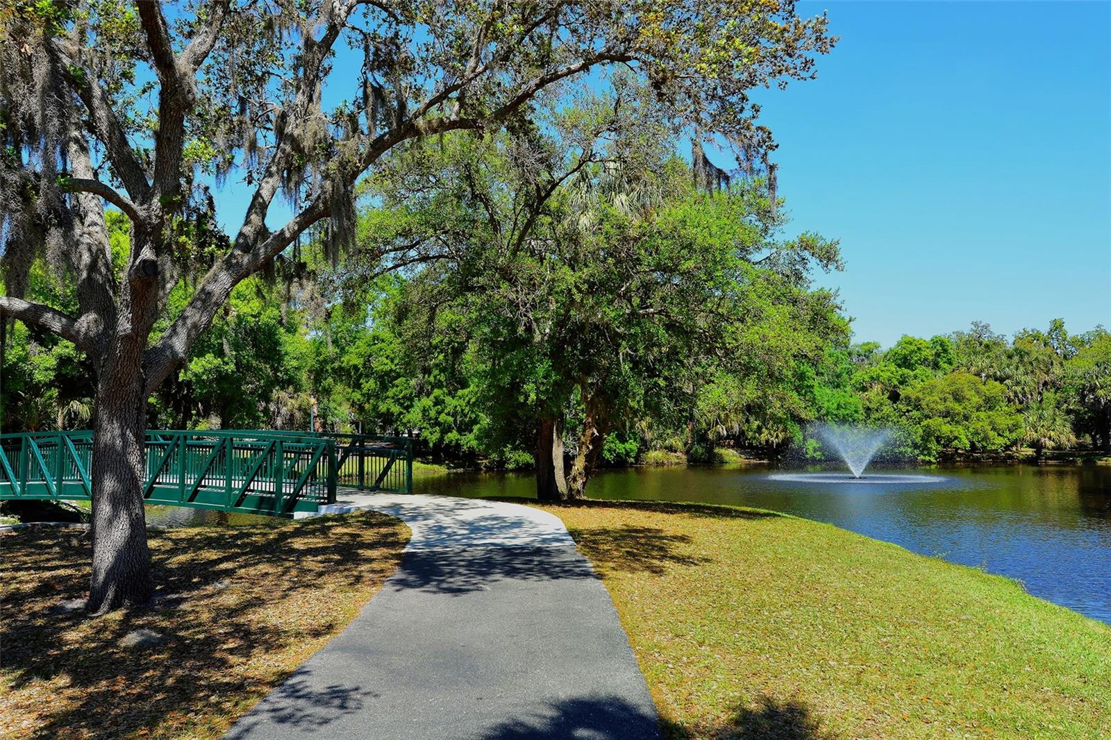 2130 Temple St Property Photo 28