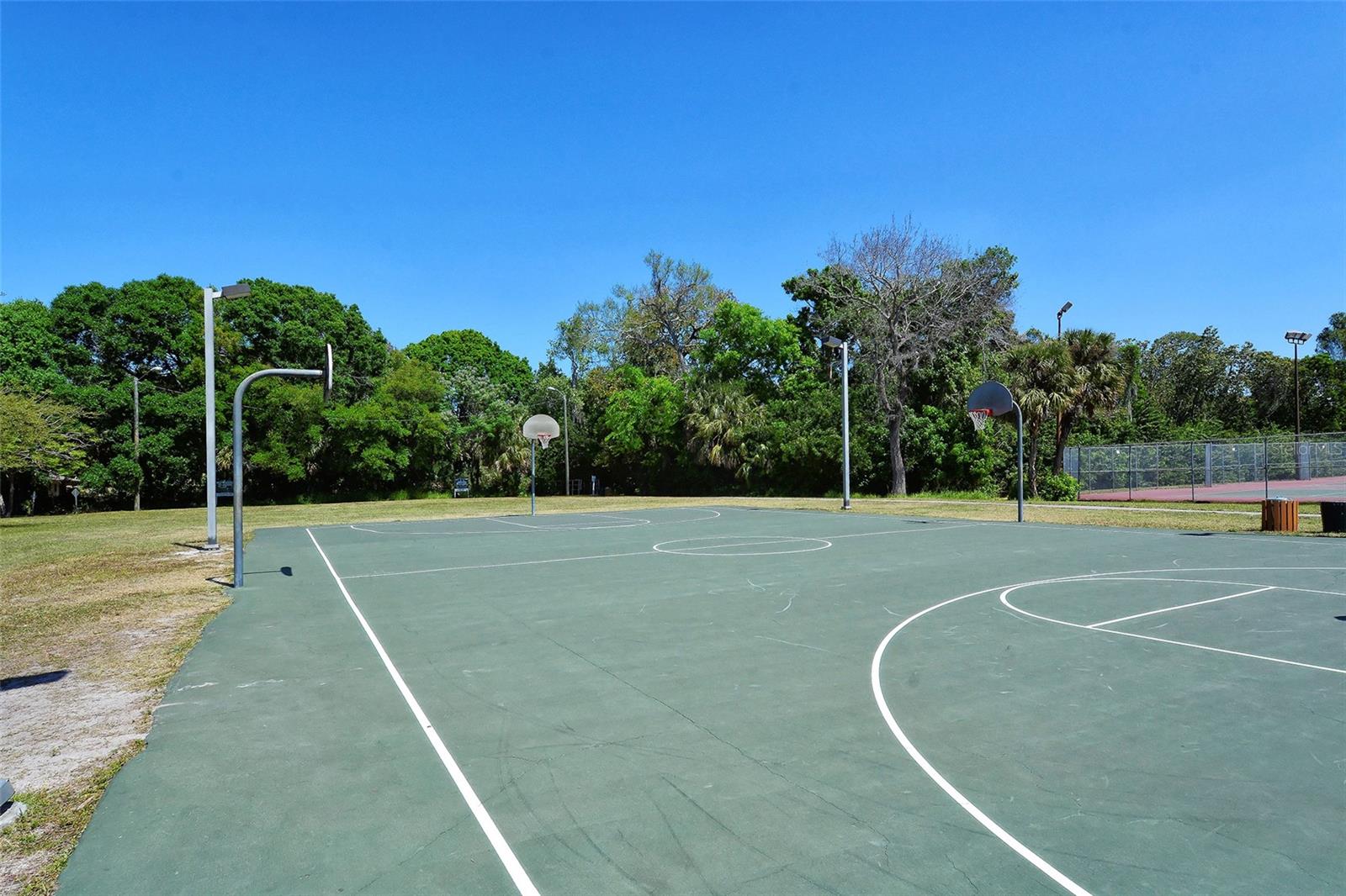 2130 Temple St Property Photo 37