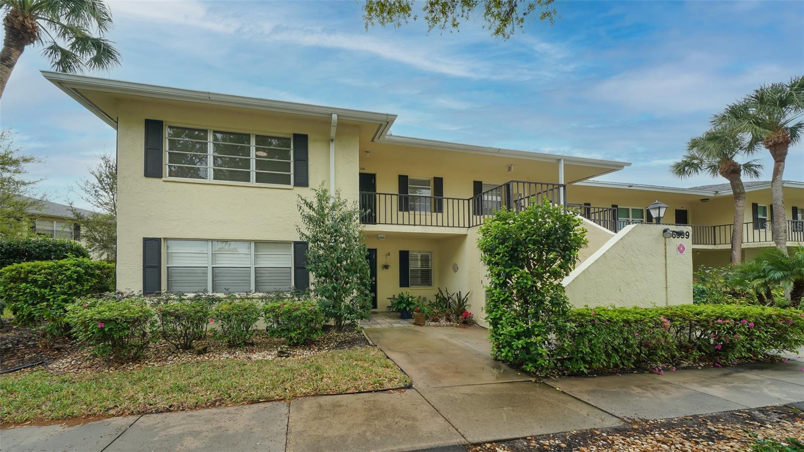 6999 W COUNTRY CLUB DR N #226 Property Photo 1
