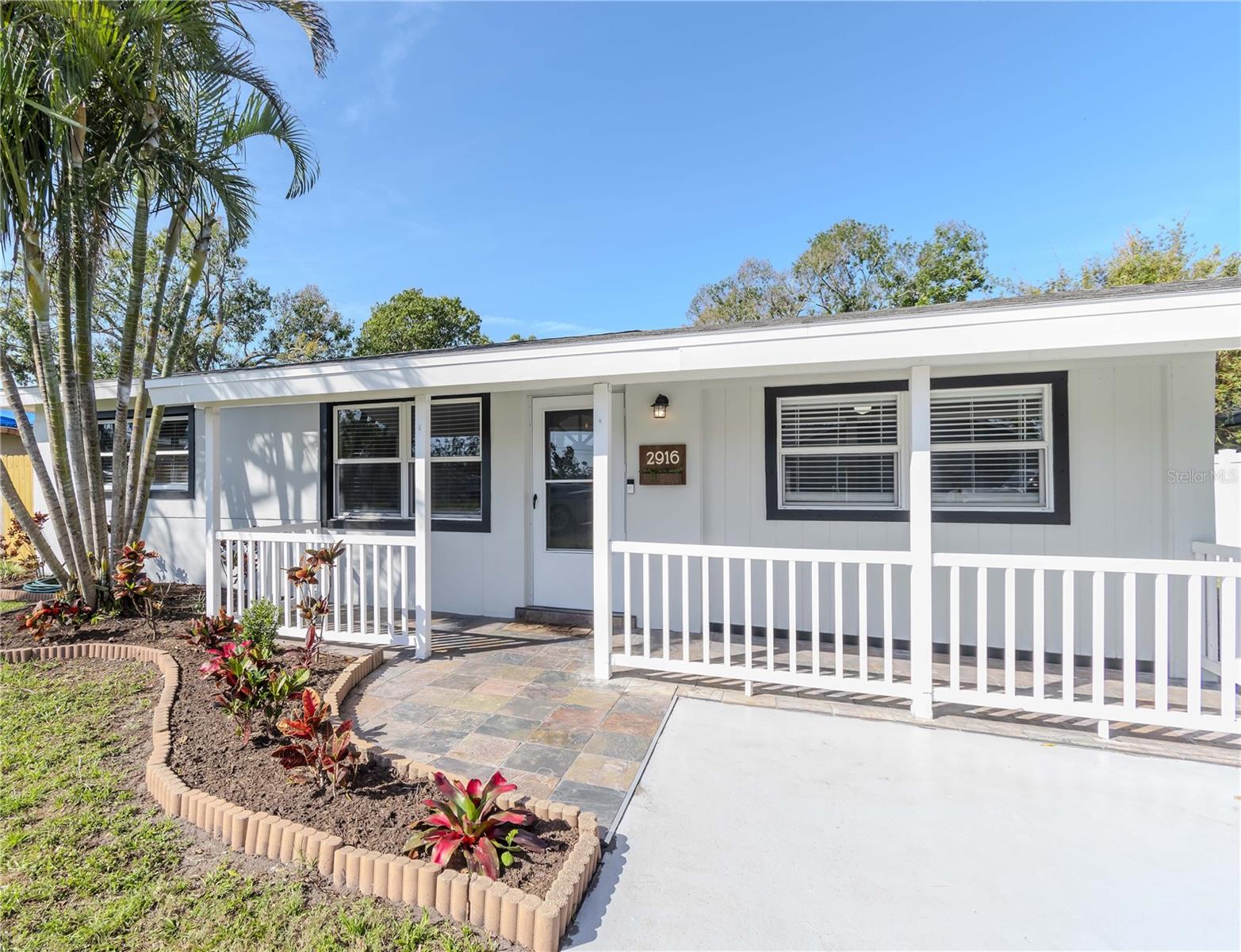 2916 Cambridge Dr Property Photo