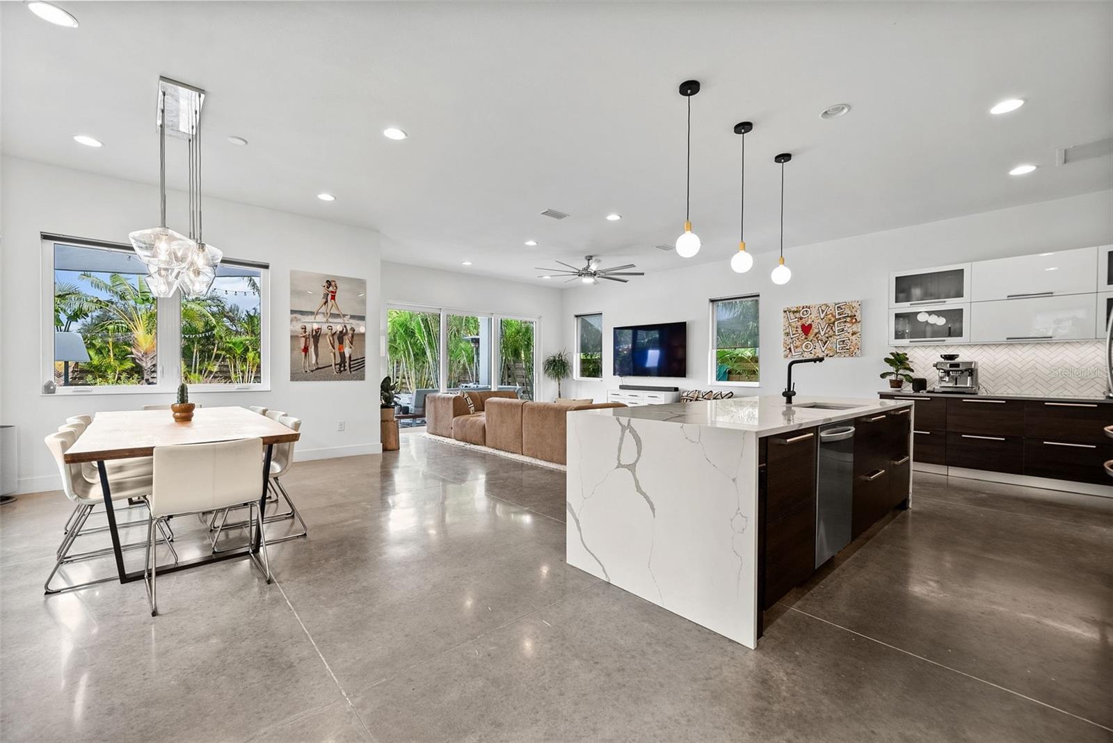 2305 Pine Ter Property Photo 8