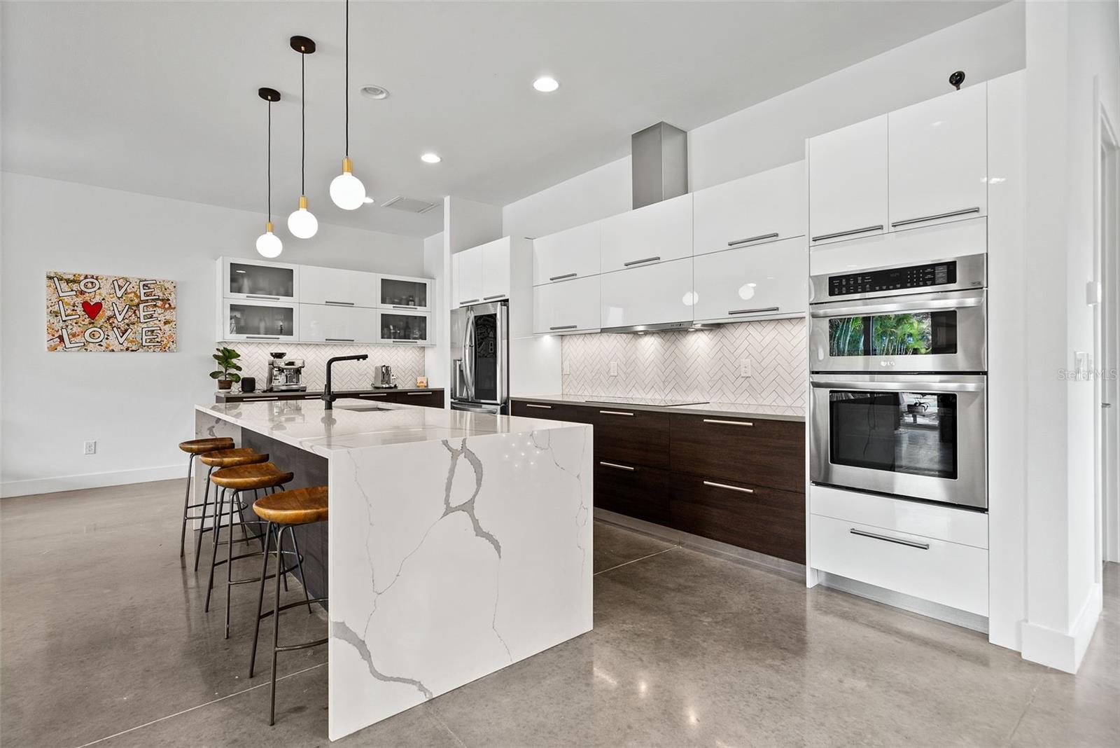 2305 Pine Ter Property Photo 9