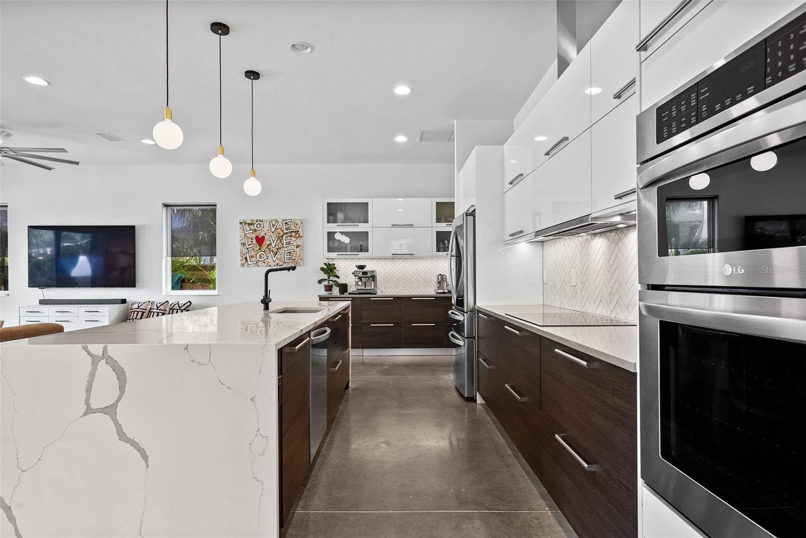 2305 Pine Ter Property Photo 10