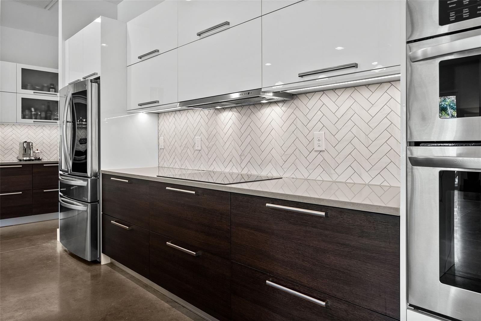 2305 Pine Ter Property Photo 11