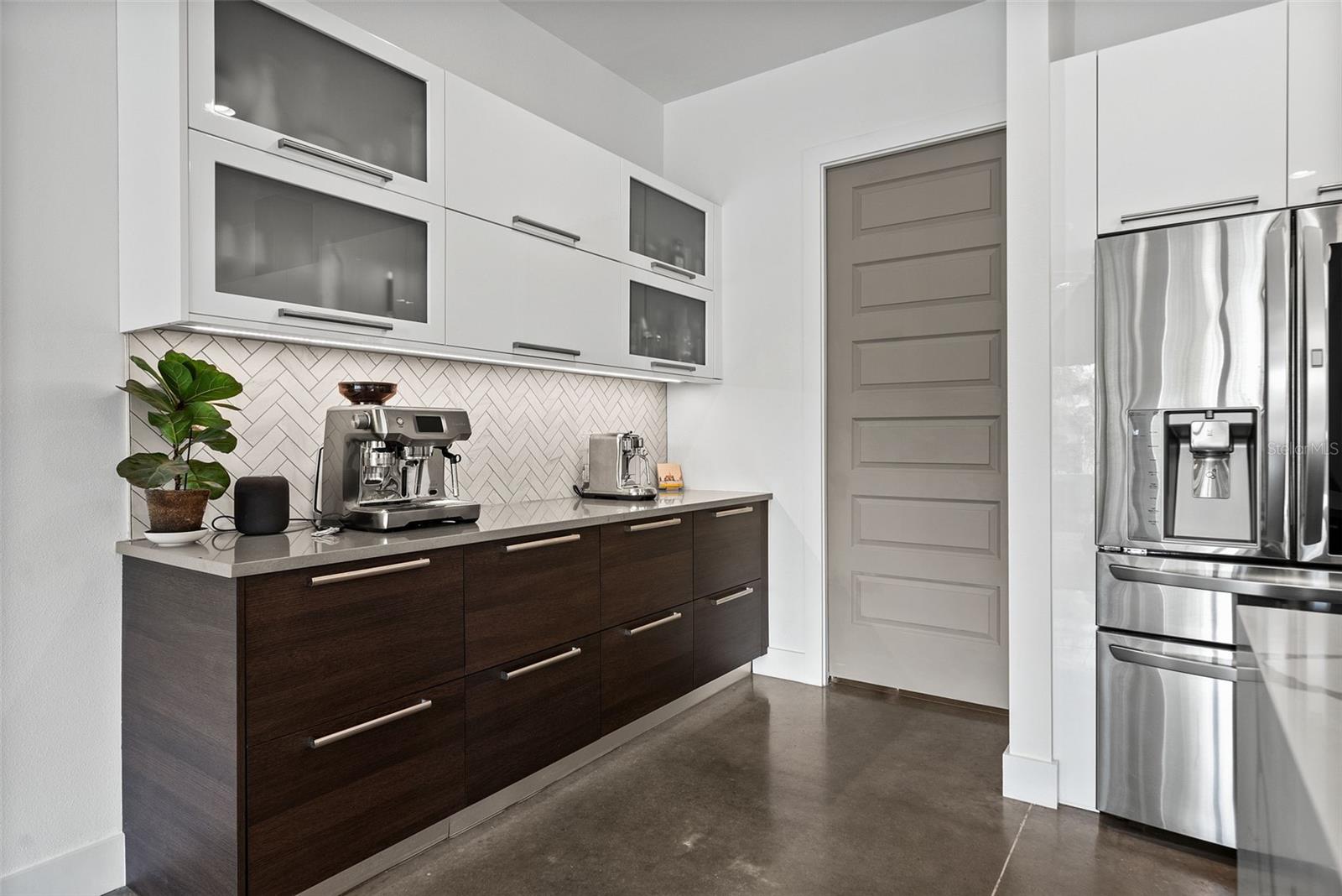 2305 Pine Ter Property Photo 16