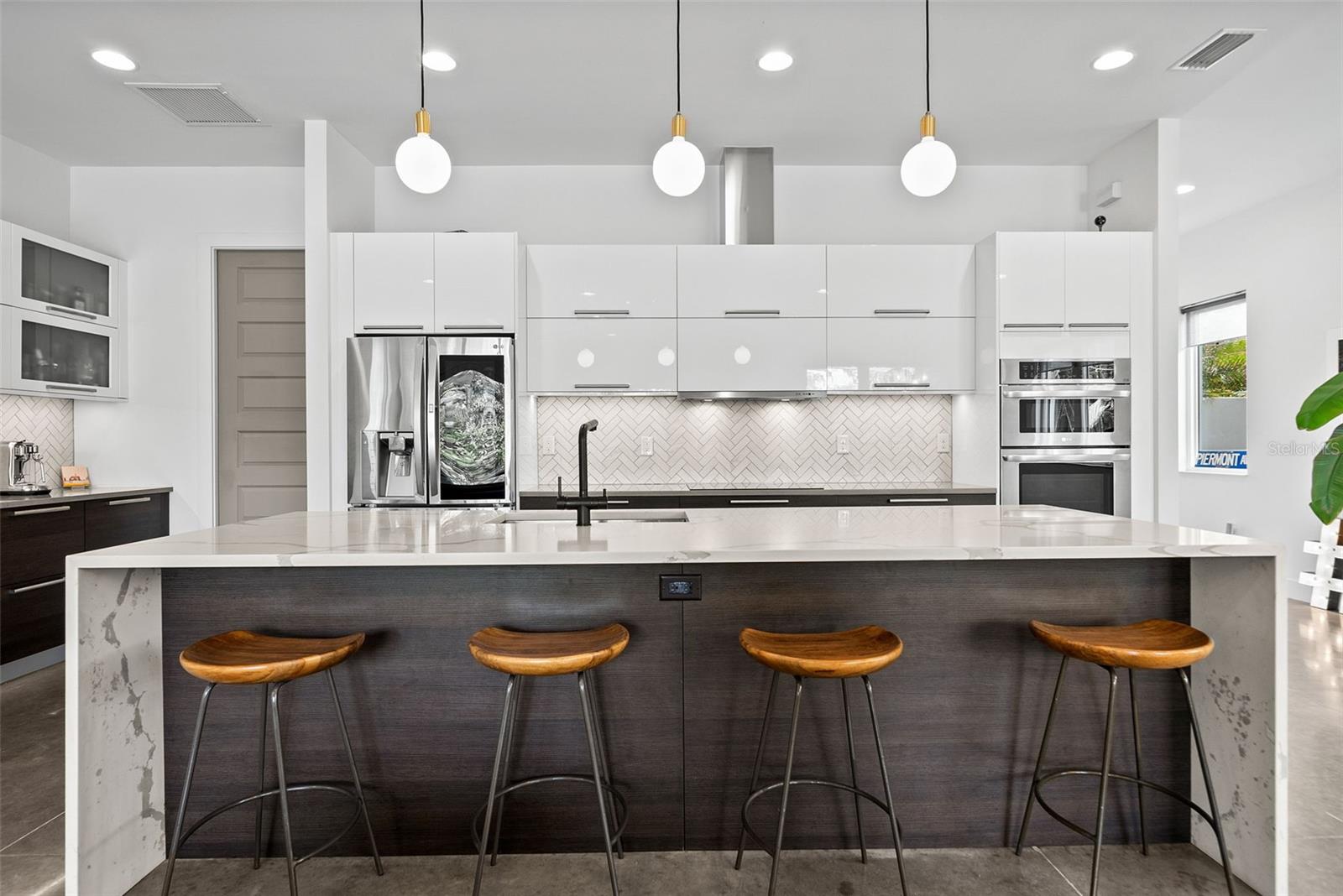 2305 Pine Ter Property Photo 17