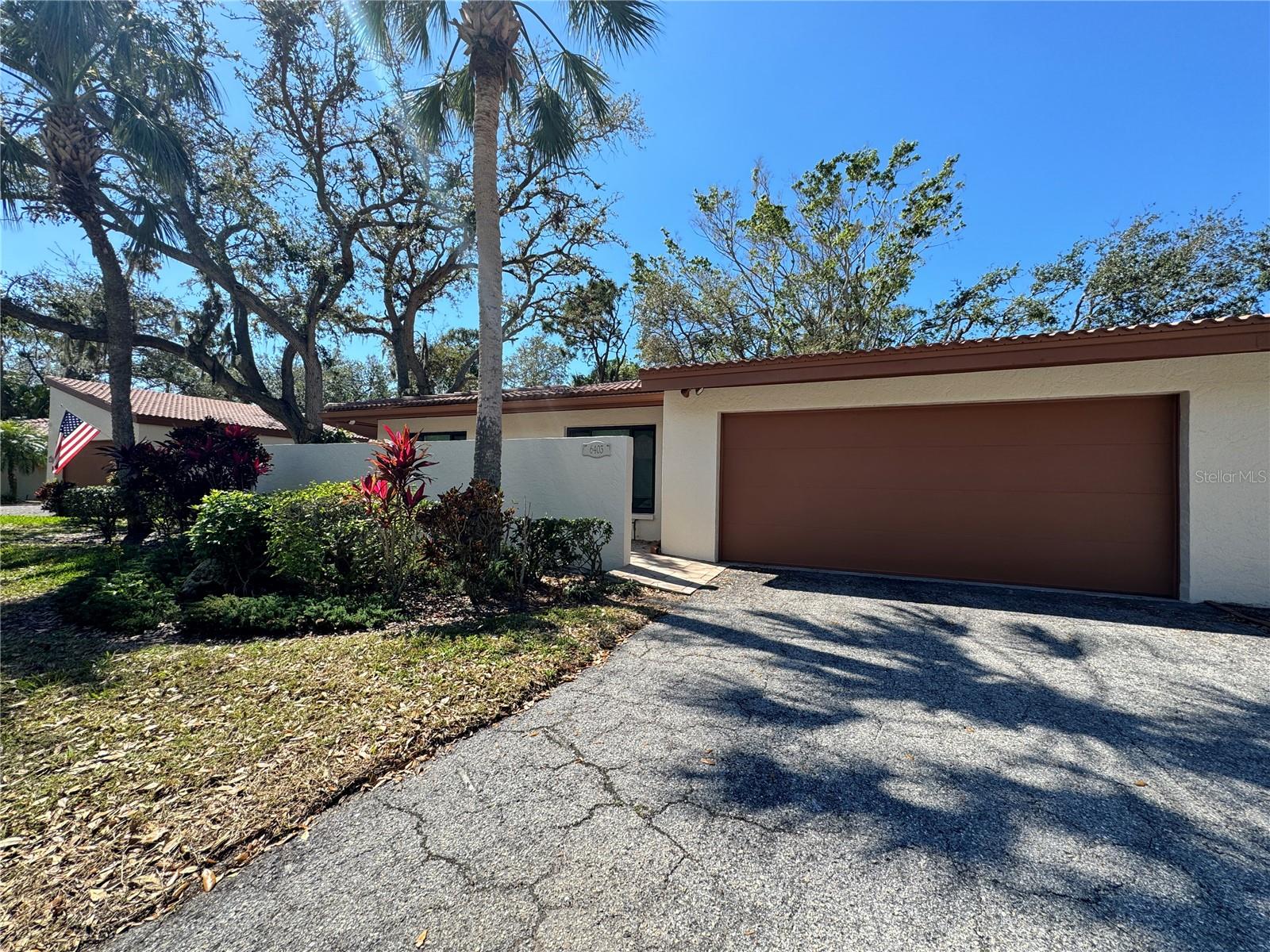 6403 Meadowlark Ln Property Photo
