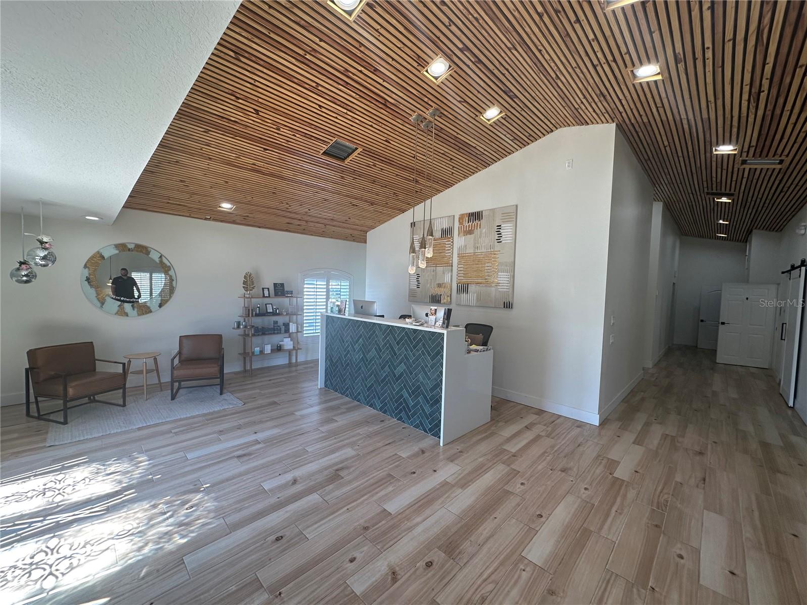 2500 Sunset Point Rd Property Photo 4