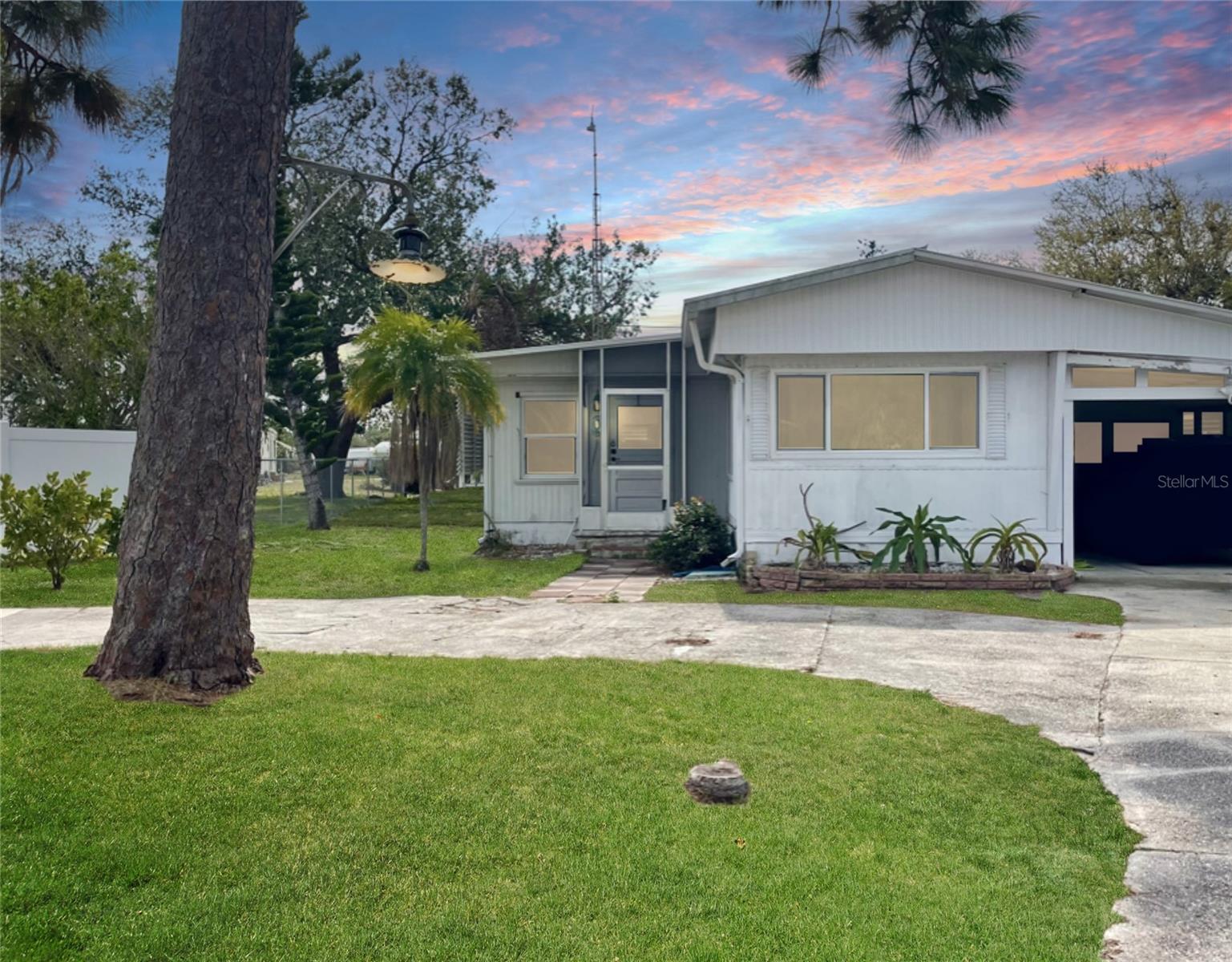 8219 Drew St Property Photo