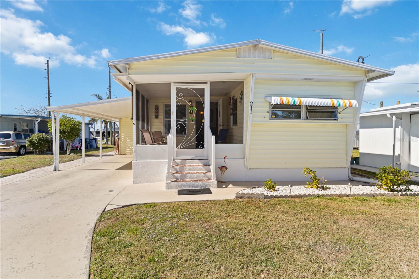 211 52nd Avenue Plz W Property Photo