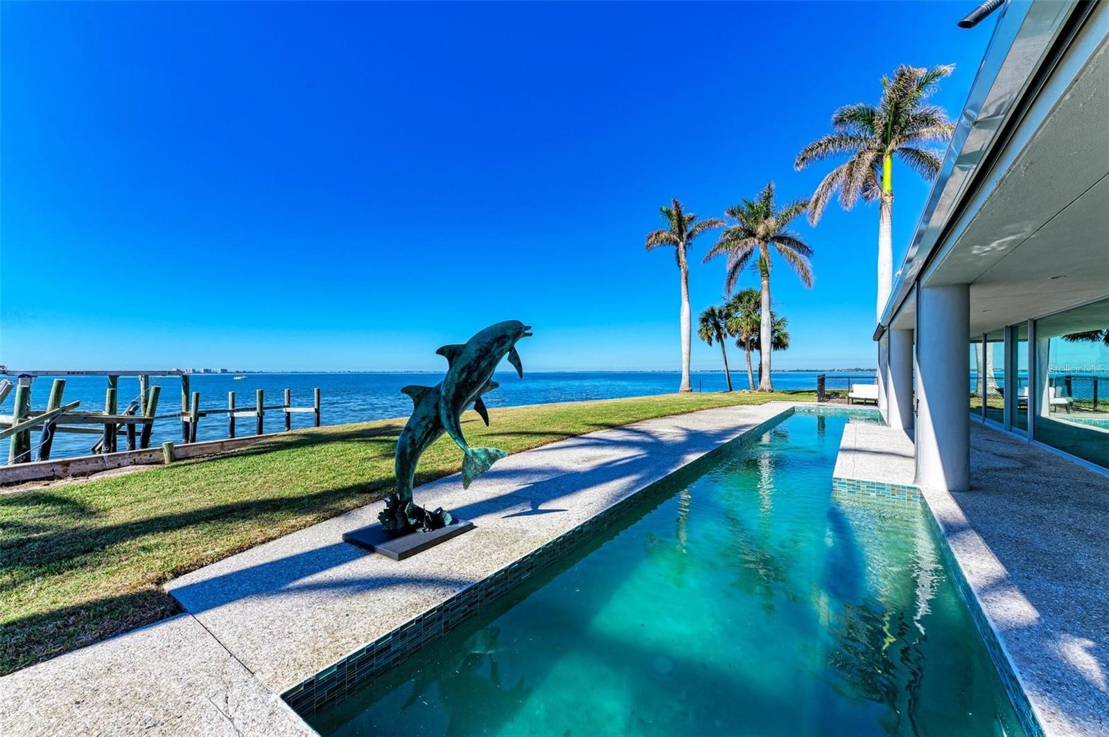 320 S Shore Dr Property Photo 1