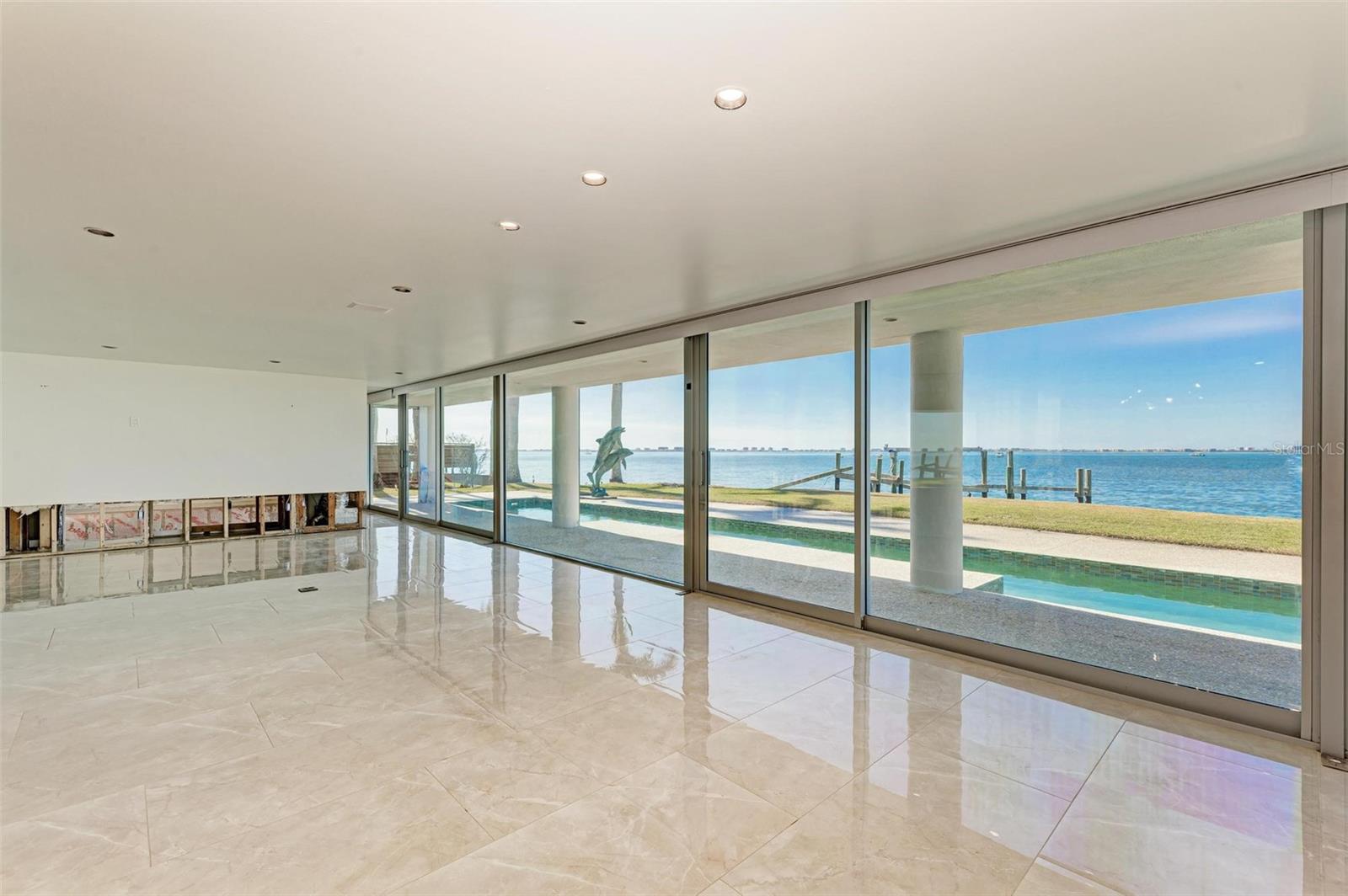 320 S Shore Dr Property Photo 14