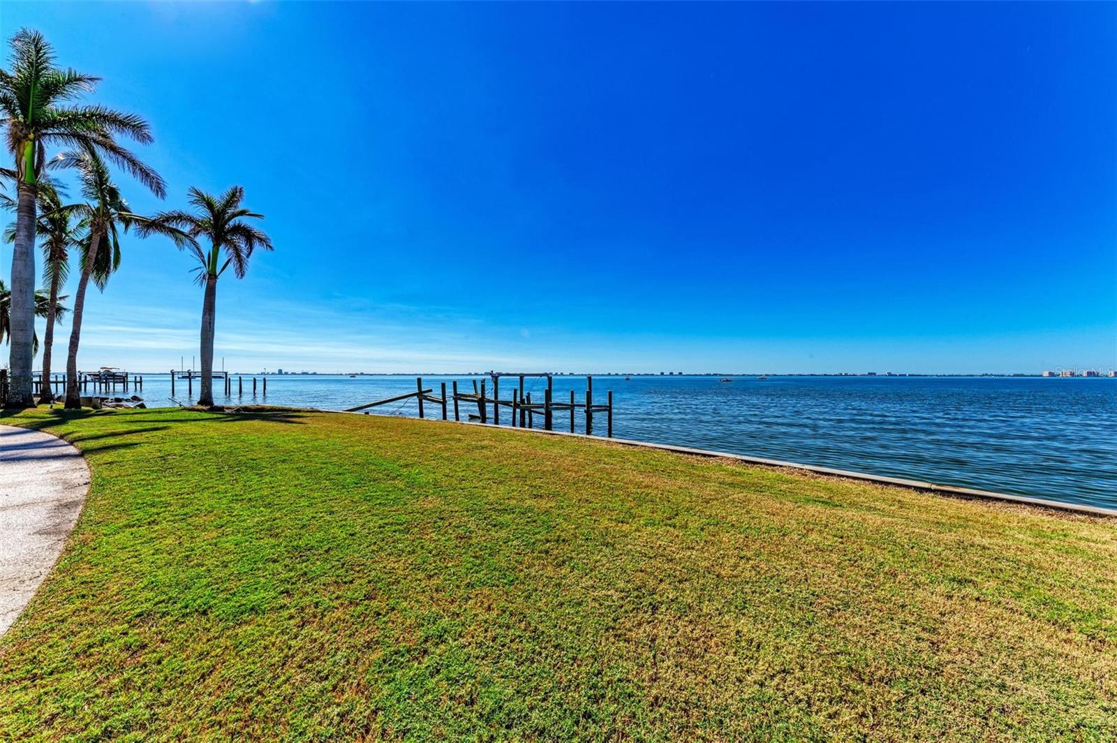 320 S Shore Dr Property Photo 28