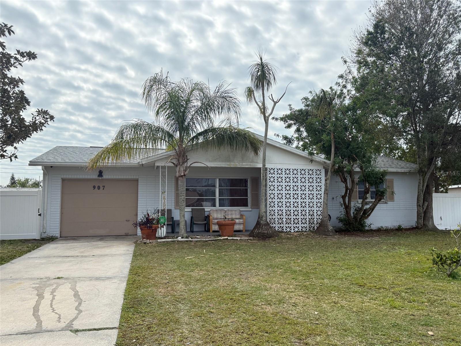 907 Temple Ave Property Photo