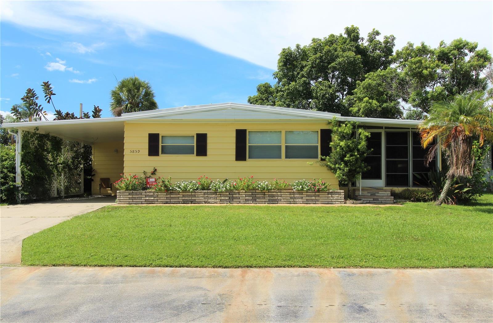 5859 Danbury Ln Property Photo