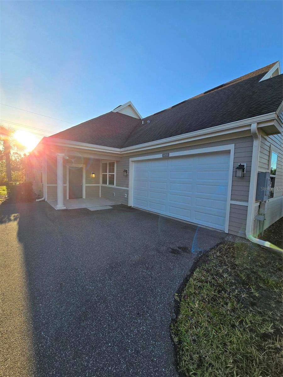 8253 Astoria Cir Property Photo