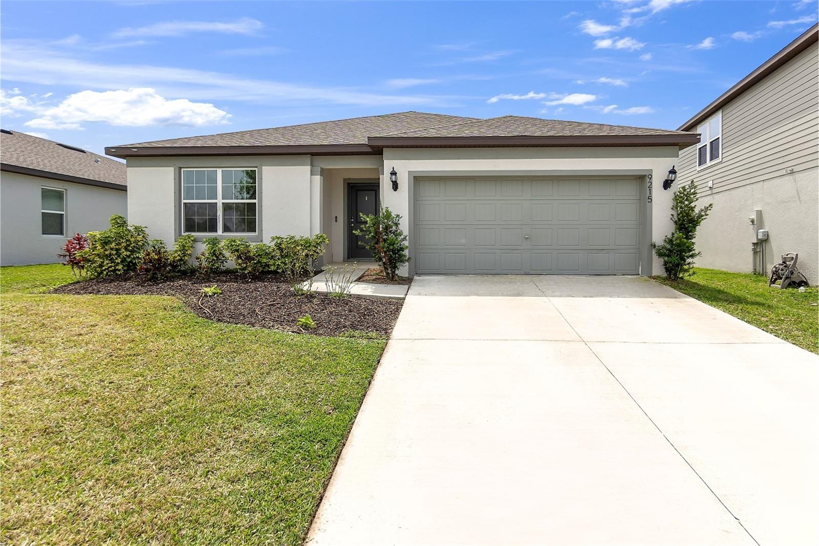 9215 Royal River Cir Property Photo
