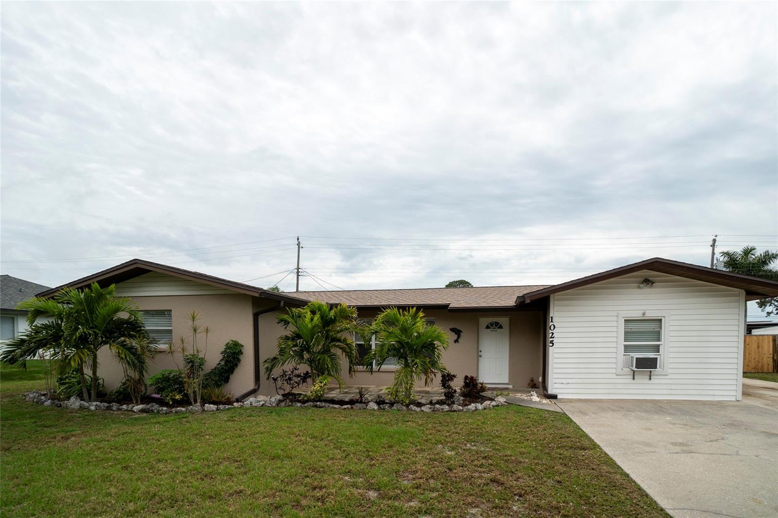 1025 Falcon Rd Property Photo