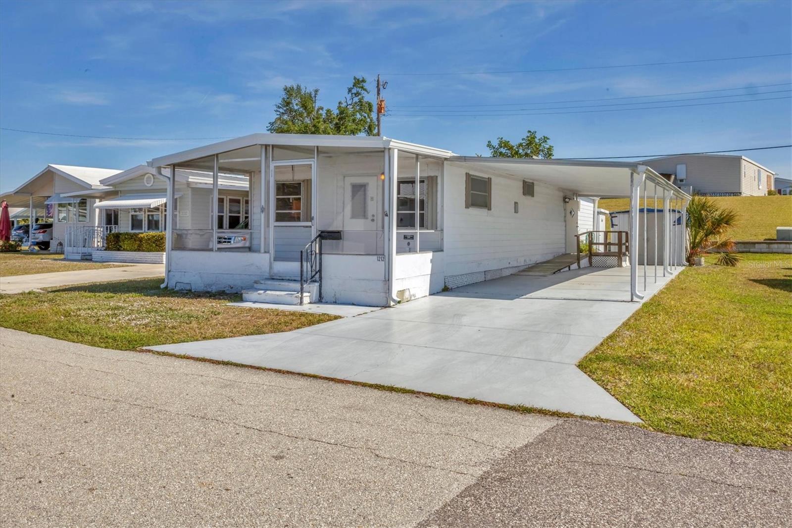 1212 41ST AVENUE DR E Property Photo 1
