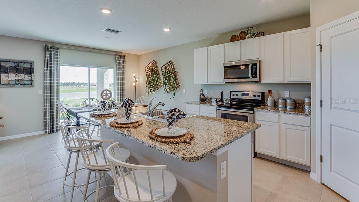 12124 Kingsly Trl Property Photo 3