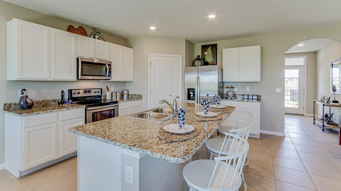 12124 Kingsly Trl Property Photo 4