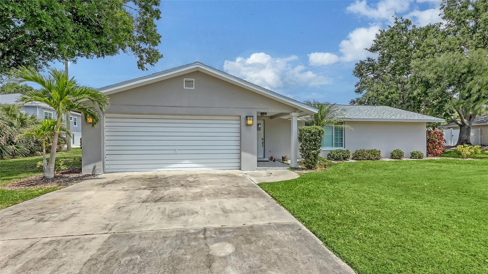 755 Taplow Rd Property Photo