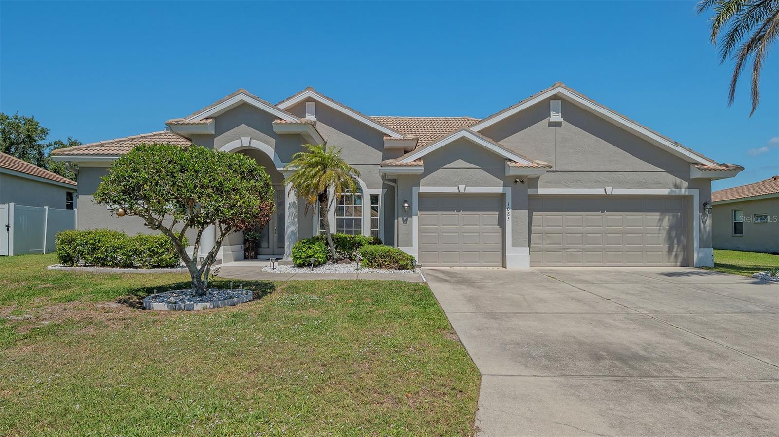 1085 Mallard Marsh Dr Property Photo 1