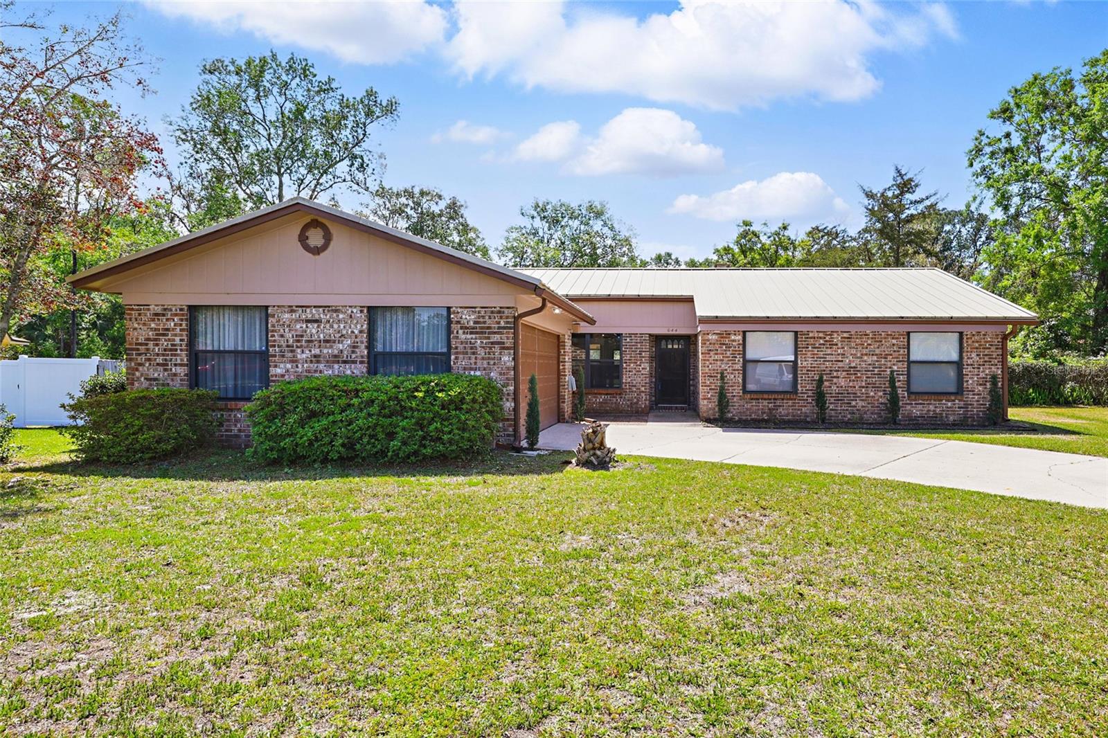 644 Morgan Cir S Property Photo