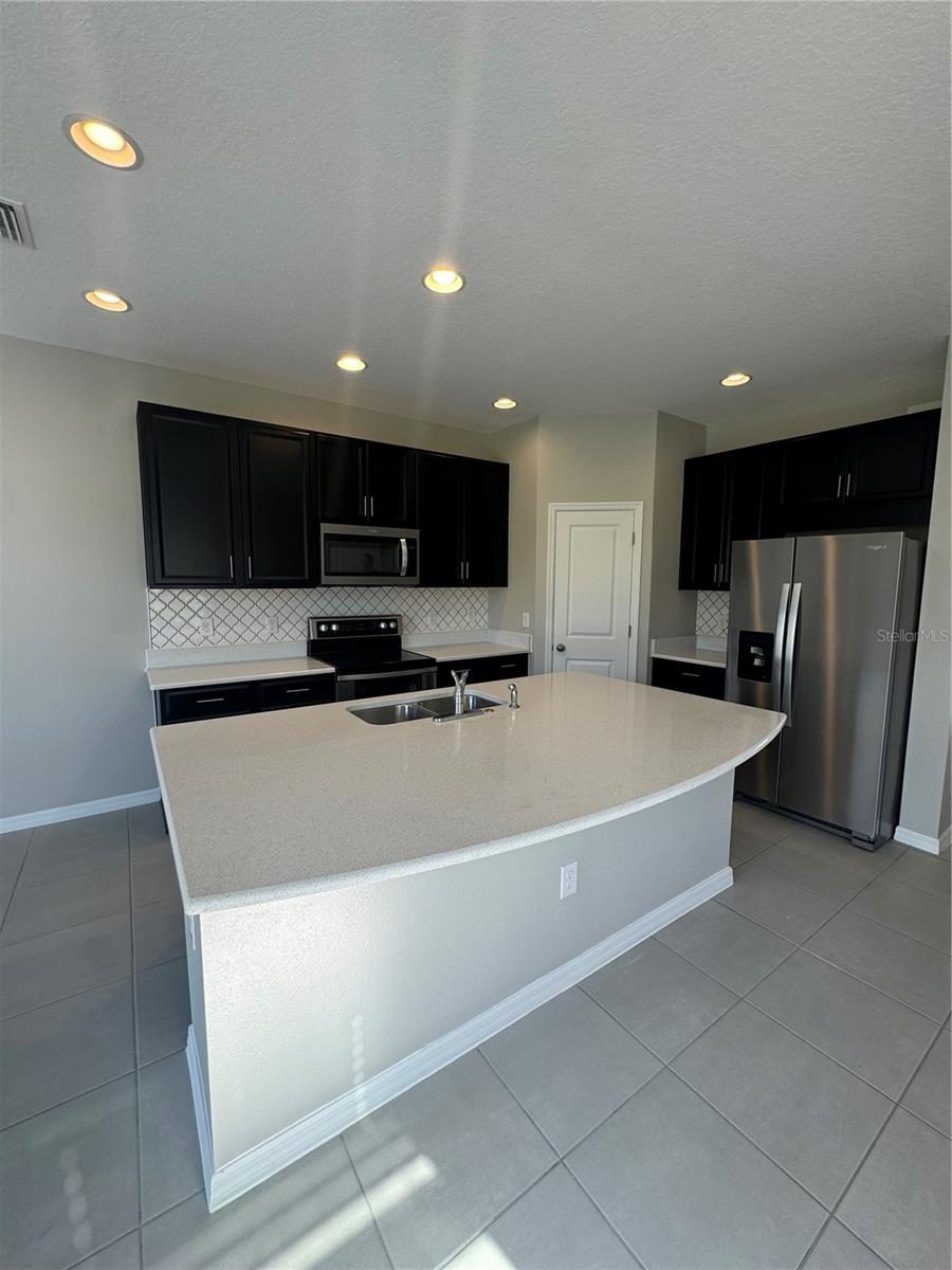 6104 Willowside St Property Photo 5