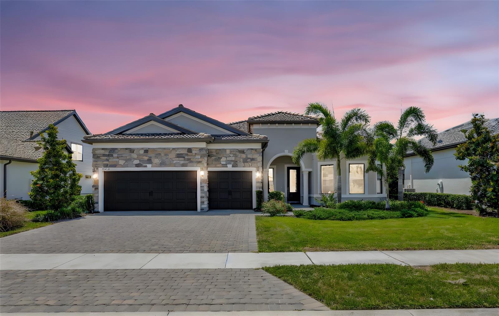 8033 Grande Shores Dr Property Photo 1