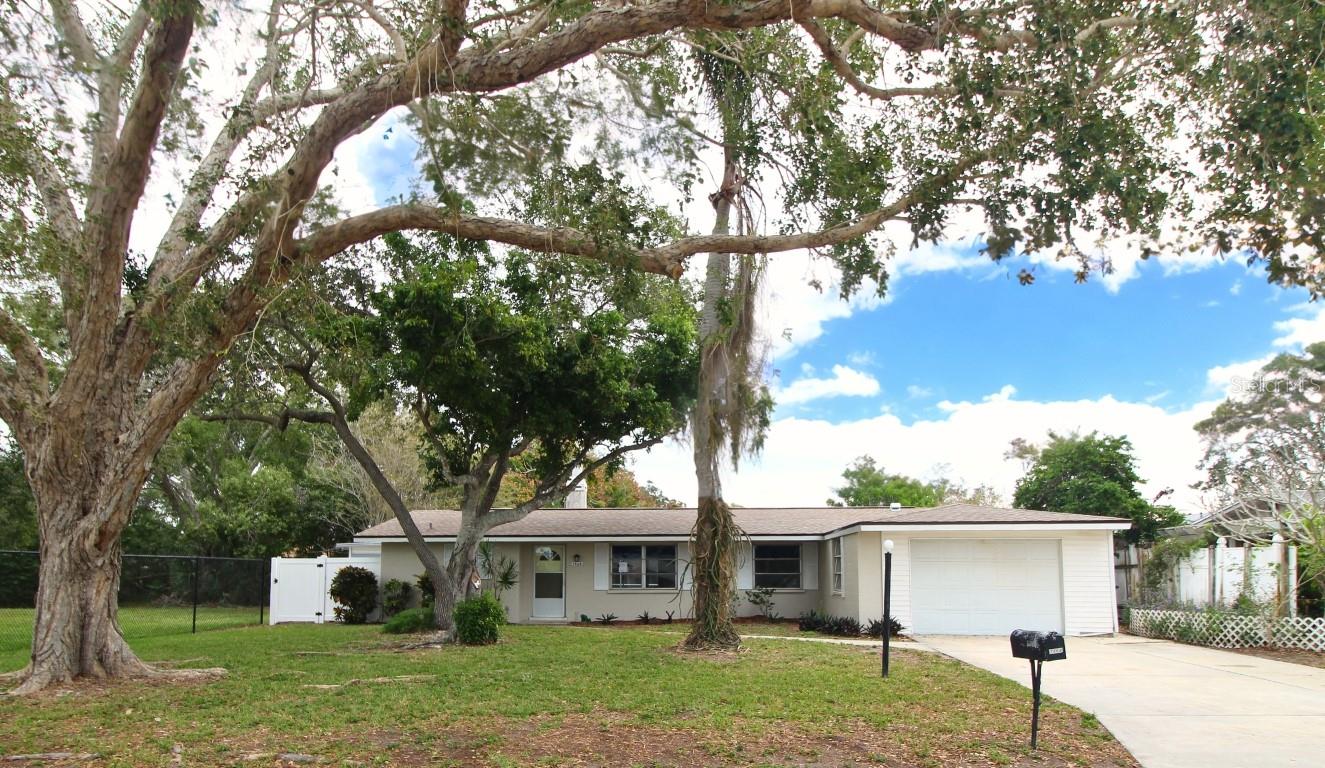 7464 Cass Cir Property Photo
