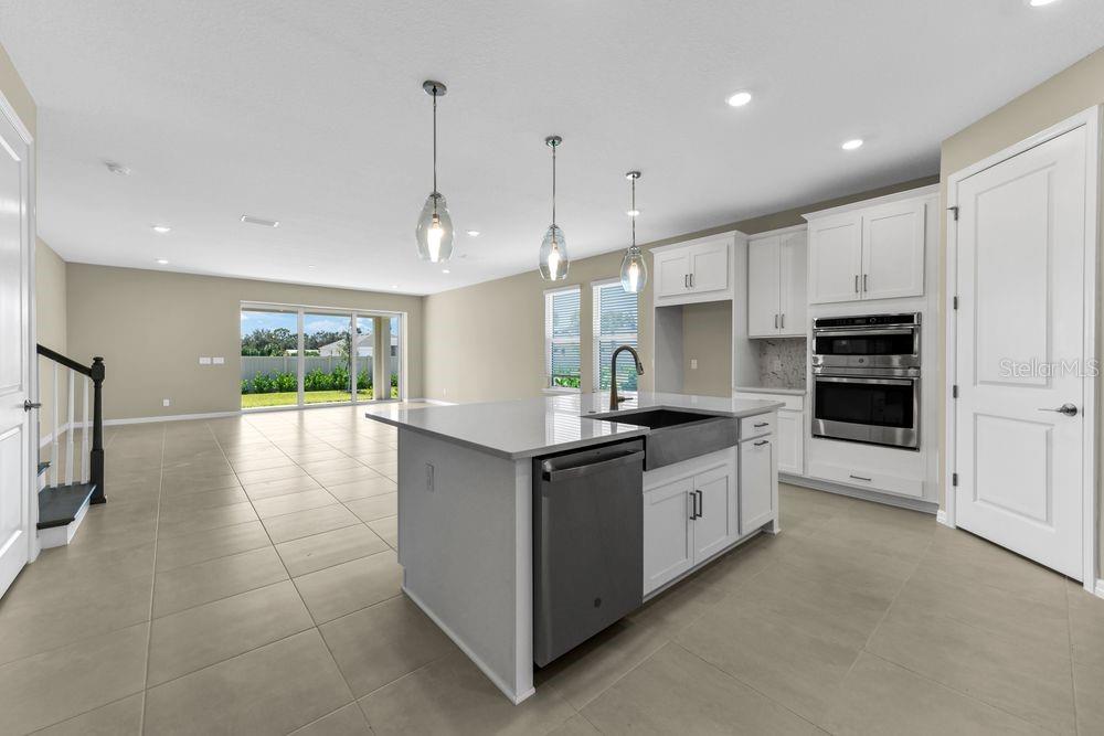 7052 Foxboro Way Property Photo 4