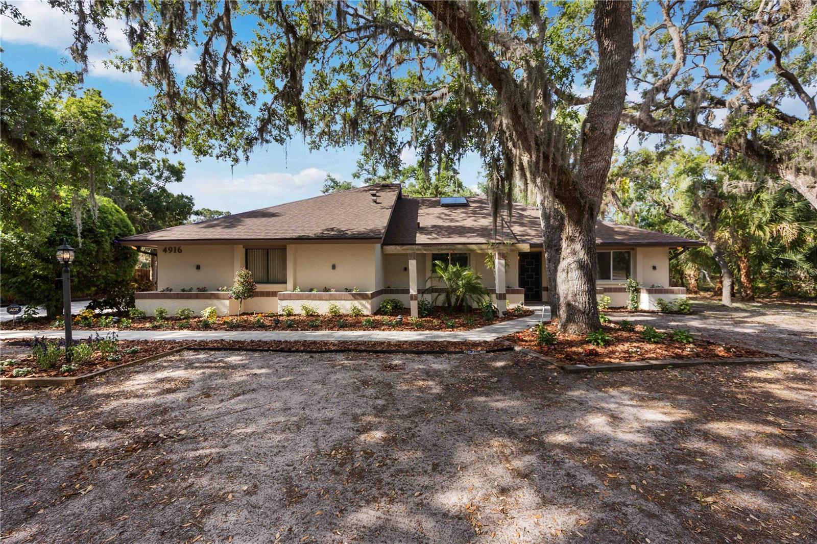 4916 Hidden Oaks Trl Property Photo