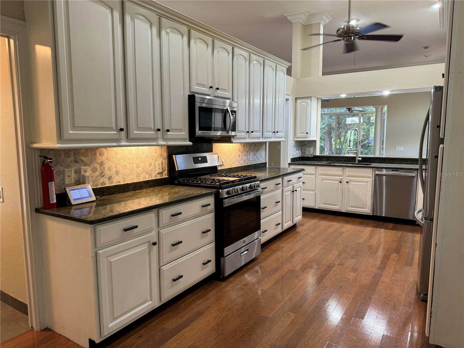 6435 Berkshire Pl Property Photo 4