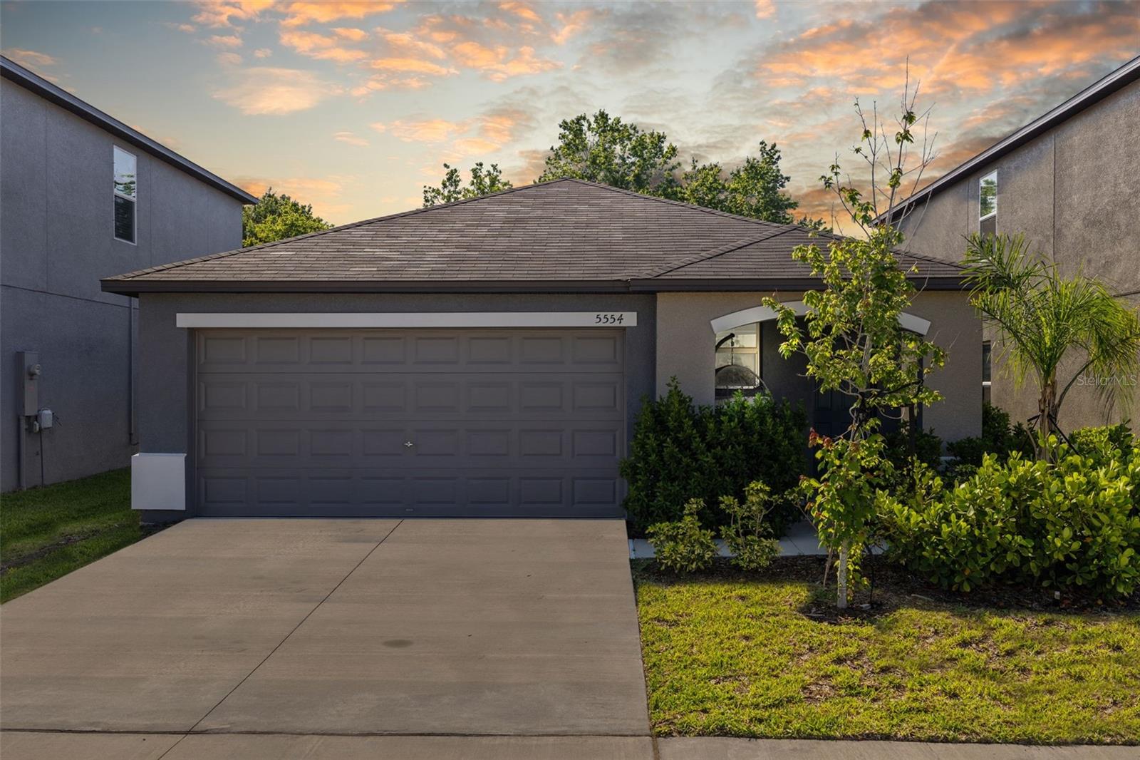 5554 BLUE AZURE DR Property Photo 1
