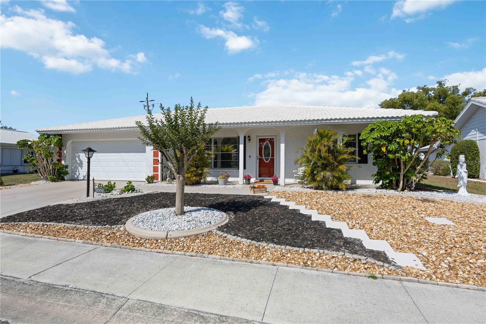 1006 Oakleaf Blvd Property Photo