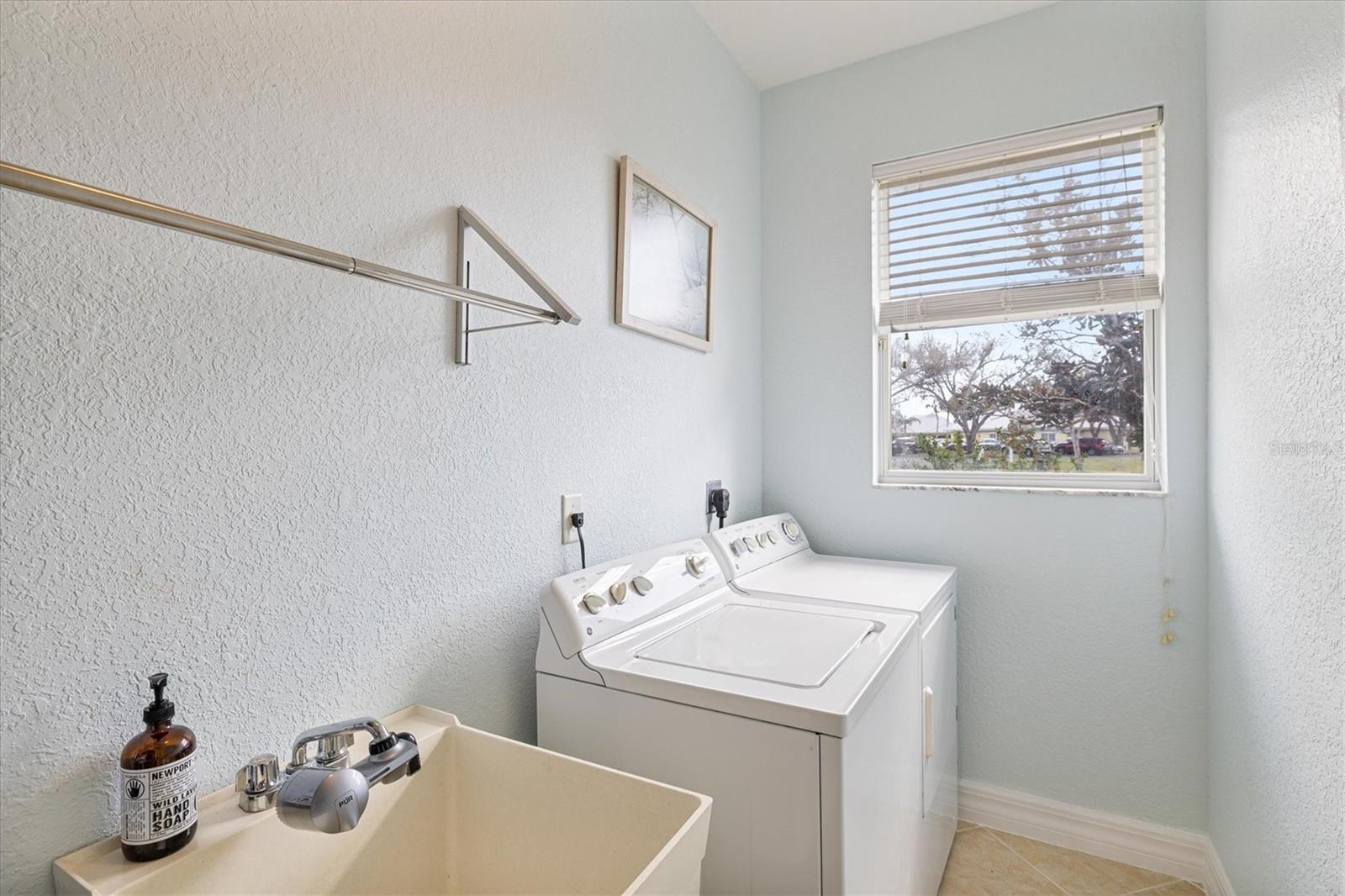 22324 Wexford Blvd Property Photo 32