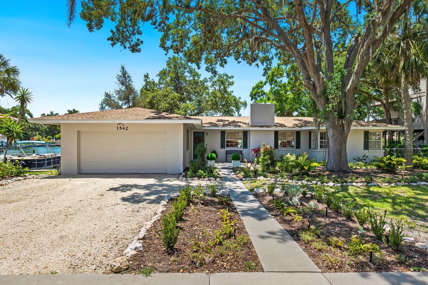 1542 Gulfview Dr Property Photo 4