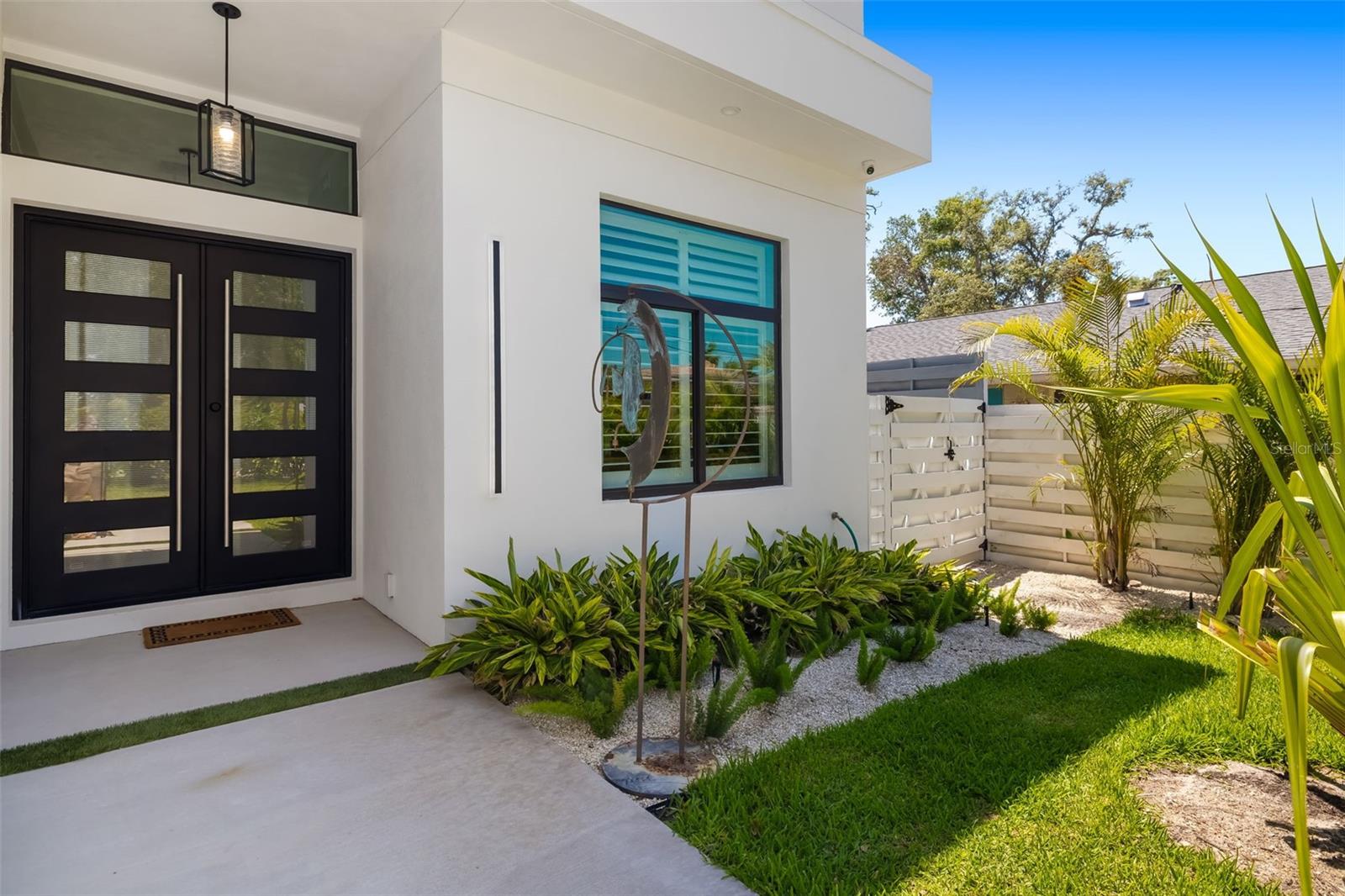 1842 Kenilworth St Property Photo 3