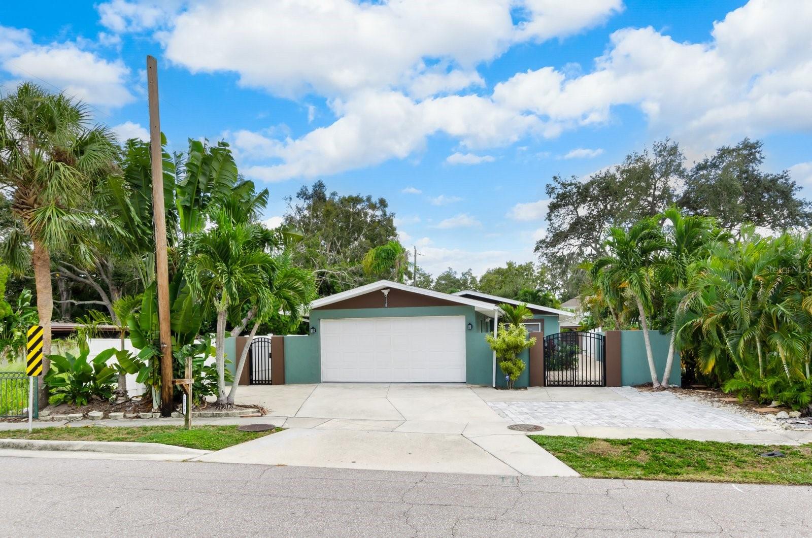 2598 Wood St Property Photo
