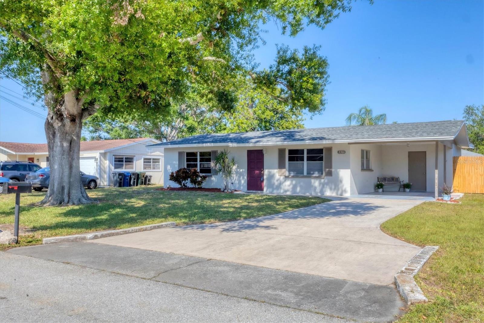 3301 Cambridge Dr Property Photo 1