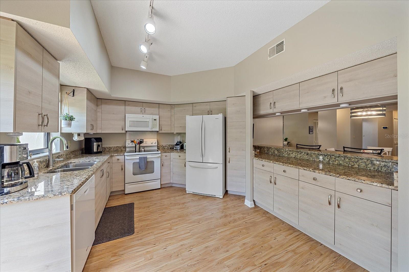 1612 Starling Dr #101 Property Photo 12